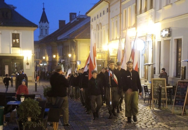 Świętowanie harcerzy ZHR z Niepodległą