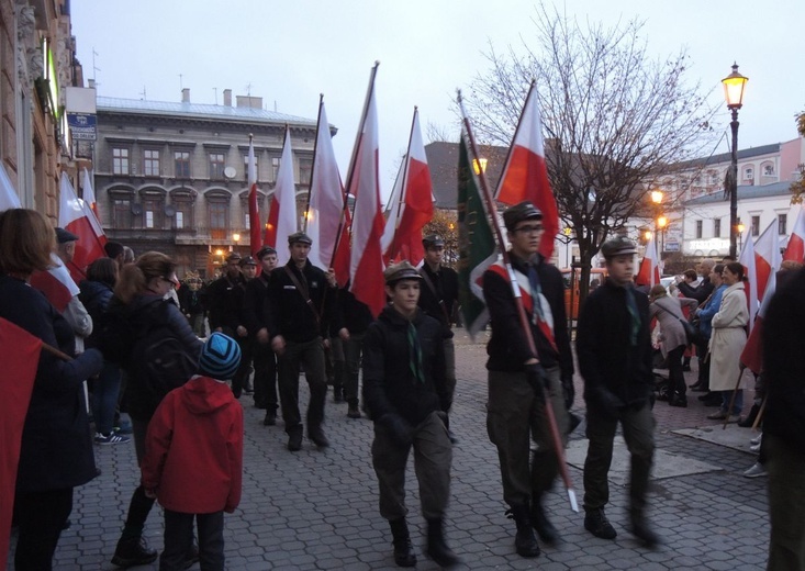 Świętowanie harcerzy ZHR z Niepodległą