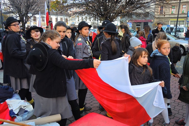 Świętowanie harcerzy ZHR z Niepodległą