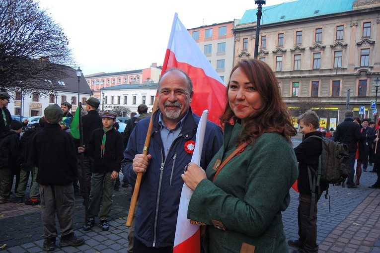 Rodzice, przyjaciele harcerzy ZHR oraz rzesza bielszczan przemaszerowali z pl. Wolności do katedry św. Mikołaja, inauguując świętowanie rocznicy niepodległości