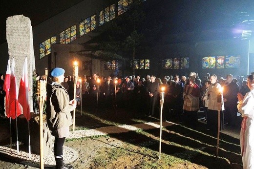 Kantata i obelisk dla Niepodległej na Złotych Łanach