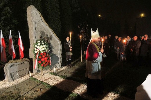 Kantata i obelisk dla Niepodległej na Złotych Łanach