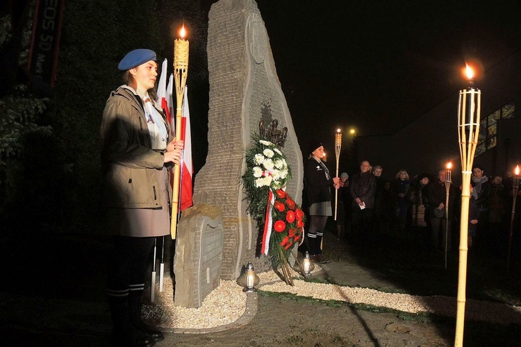 Kantata i obelisk dla Niepodległej na Złotych Łanach