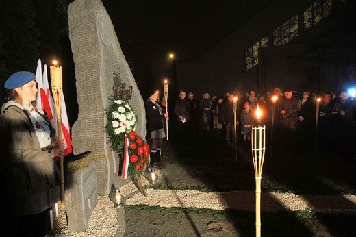 Kantata i obelisk dla Niepodległej na Złotych Łanach