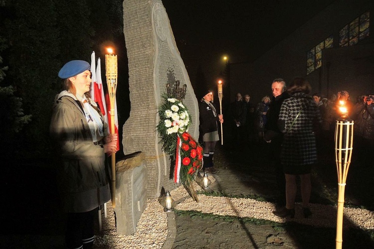 Kantata i obelisk dla Niepodległej na Złotych Łanach