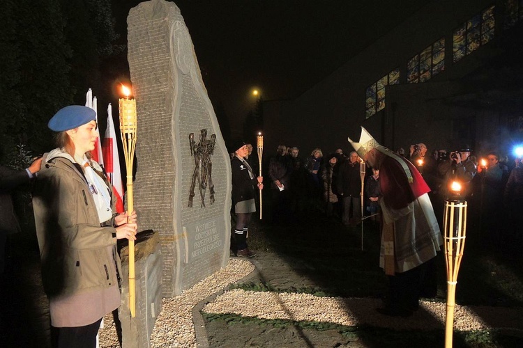 Kantata i obelisk dla Niepodległej na Złotych Łanach