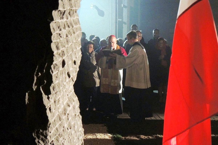 Kantata i obelisk dla Niepodległej na Złotych Łanach