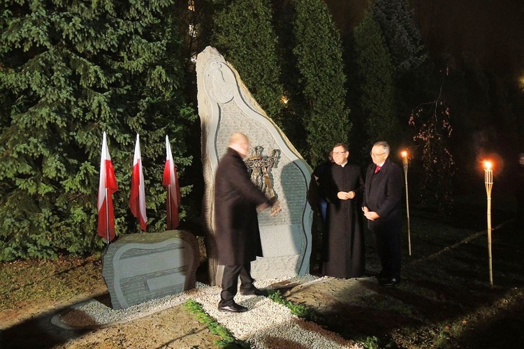 Kantata i obelisk dla Niepodległej na Złotych Łanach