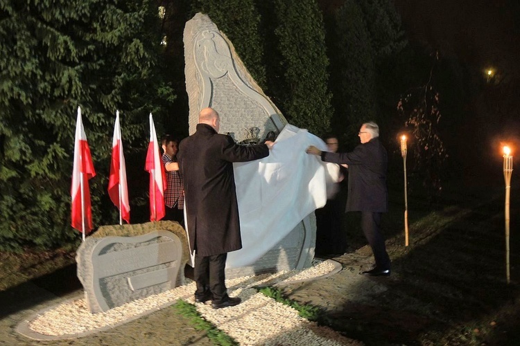 Kantata i obelisk dla Niepodległej na Złotych Łanach