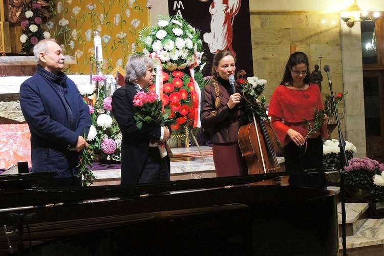 Kantata i obelisk dla Niepodległej na Złotych Łanach