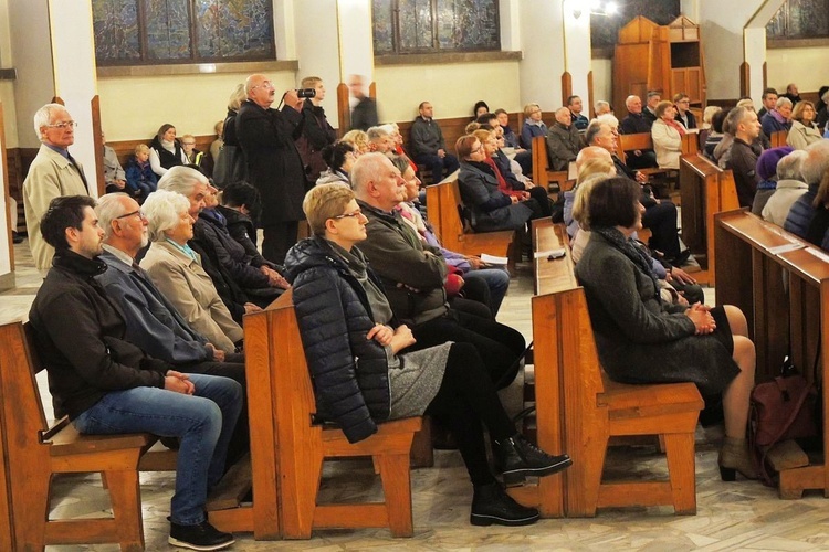 Kantata i obelisk dla Niepodległej na Złotych Łanach