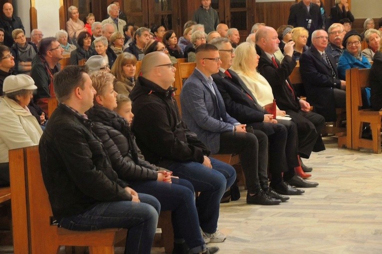 Kantata i obelisk dla Niepodległej na Złotych Łanach