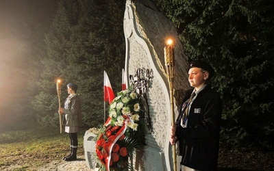 Kantata i obelisk dla Niepodległej na Złotych Łanach