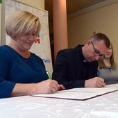 List intencyjny w sprawie przyszłorocznych Dni Młodzieży podpisali Ilona Jaroszek i ks. Mariusz Wilk