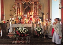 Biskup Roman Pindel przewodniczył jubileuszowej liturgii w Głębowicach.