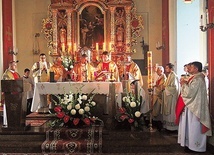Biskup Roman Pindel przewodniczył jubileuszowej liturgii w Głębowicach.