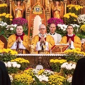 Na zakończenie synodu w gliwickiej katedrze uroczystą Eucharystię sprawowali biskupi i kapłani górnośląskiej metropolii.