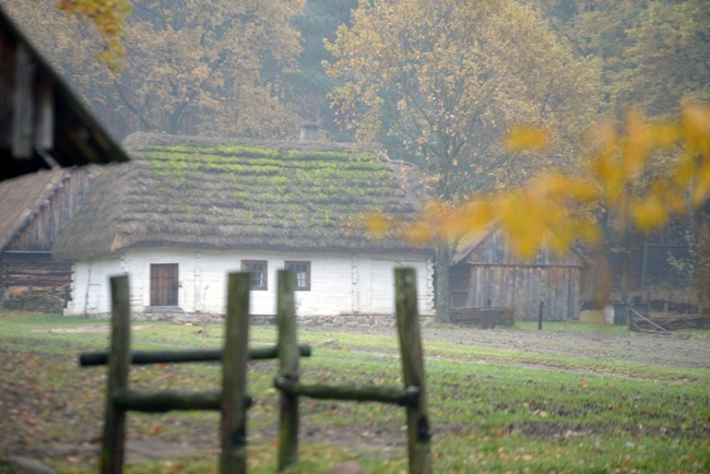 Jesienny spacer po radomskim skansenie