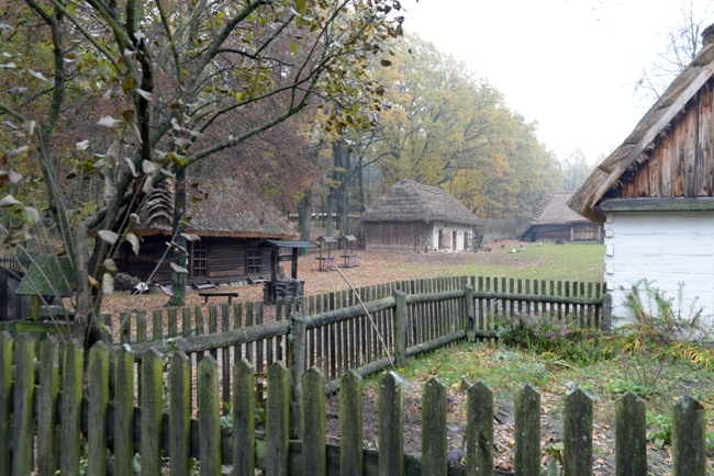 Jesienny spacer po radomskim skansenie