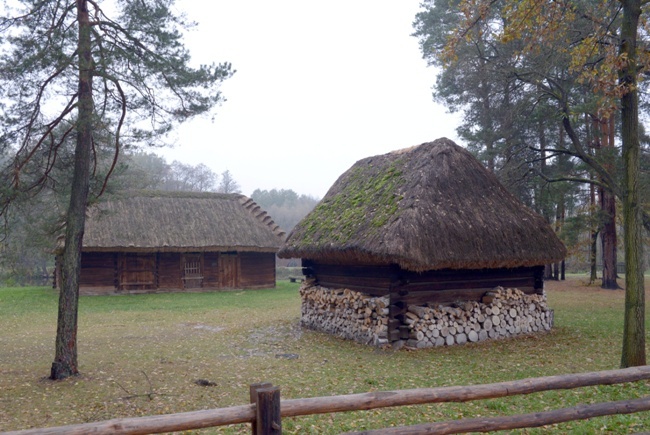 Jesienny spacer po radomskim skansenie