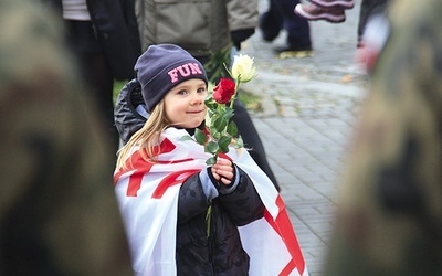 Miłości do ojczyzny uczy się od najmłodszych lat.