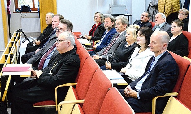 Biskup opolski wyjaśniał, skąd myśl i potrzeba,  by na Opolszczyźnie powstały Grupy Schumana.