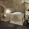 W kryptach katedry pochowani są lubelscy biskupi