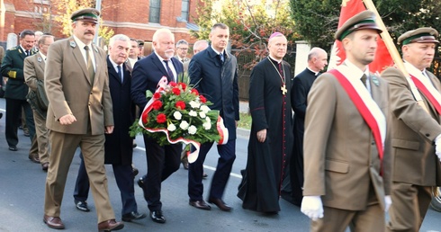 Po Mszy św. leśnicy i zaproszeni goście przeszli do Zespołu Szkół Muzycznych, gdzie odbyła się konferencja