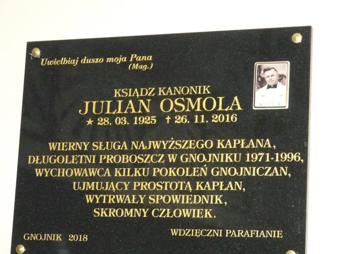 Tablica ks. Juliana Osmoli w Gnojniku