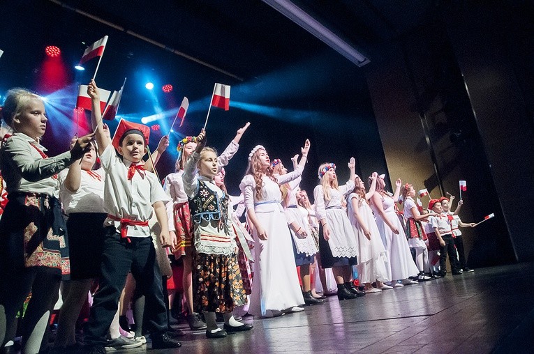 Przedstawienie na 100. rocznicę odzyskania niepodległości, cz. 4