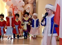 Dzieci przebrane w staropolskie stroje recytowały wiersze Władysława Bełzy.