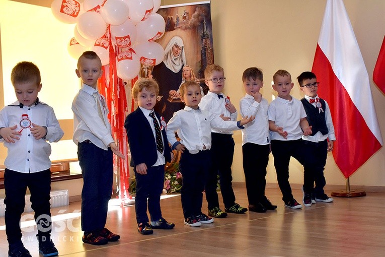 Akademia z okazji 11 listopada w przedszkolu sióstr prezentek