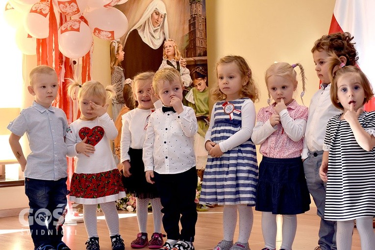 Akademia z okazji 11 listopada w przedszkolu sióstr prezentek