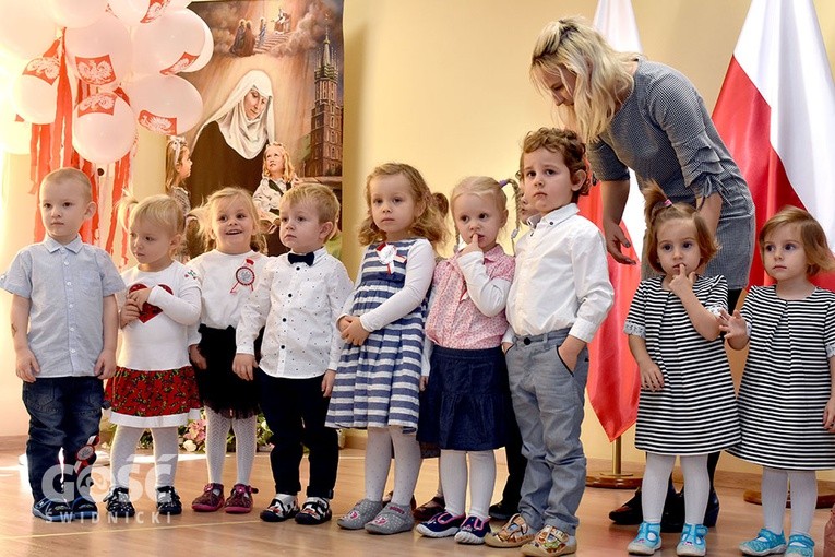 Akademia z okazji 11 listopada w przedszkolu sióstr prezentek