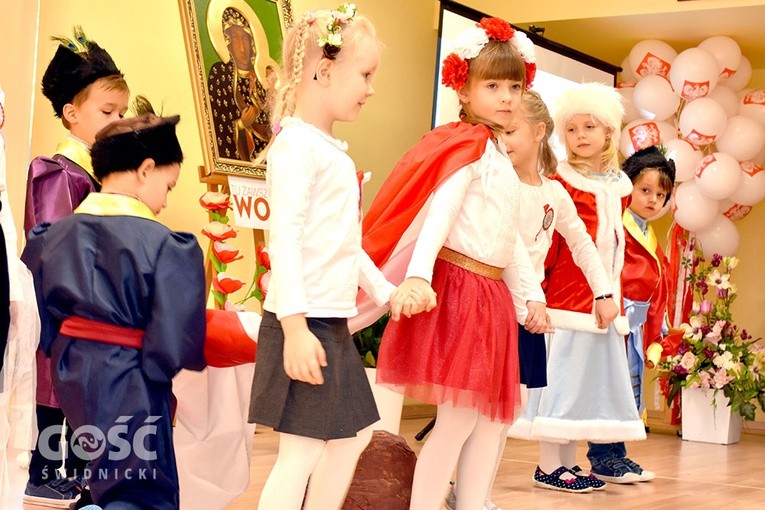 Akademia z okazji 11 listopada w przedszkolu sióstr prezentek