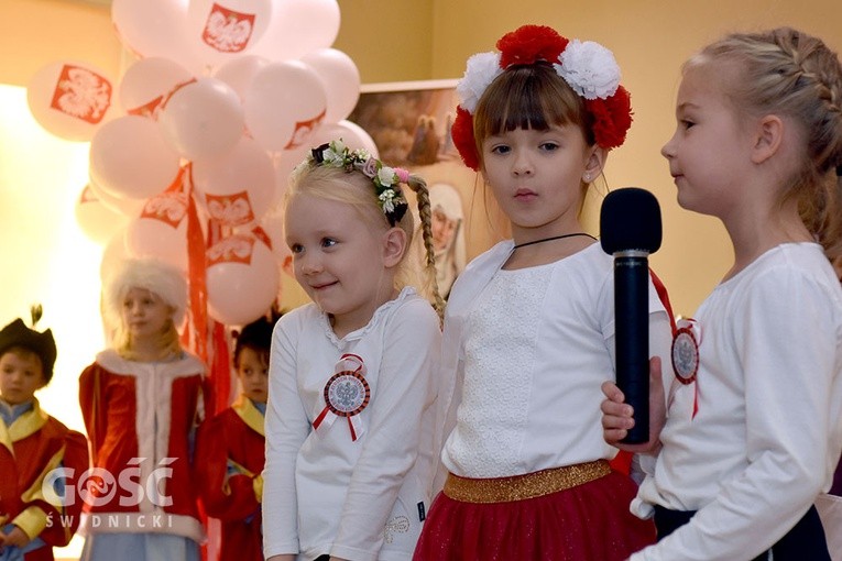 Akademia z okazji 11 listopada w przedszkolu sióstr prezentek