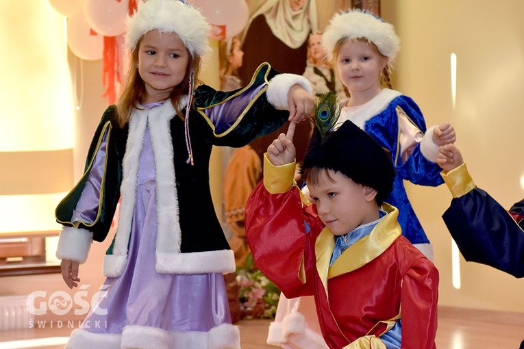 Akademia z okazji 11 listopada w przedszkolu sióstr prezentek