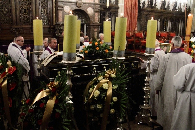 Pogrzeb ks. infułata Janusza Bielańskiego - importa