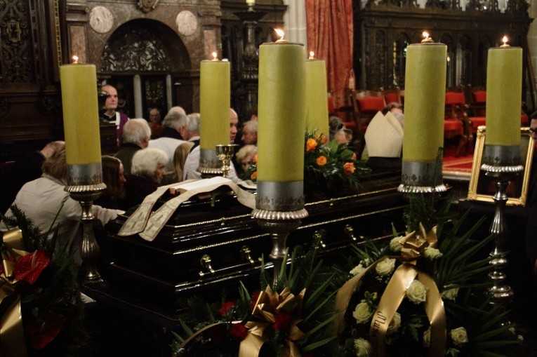 Pogrzeb ks. infułata Janusza Bielańskiego - importa