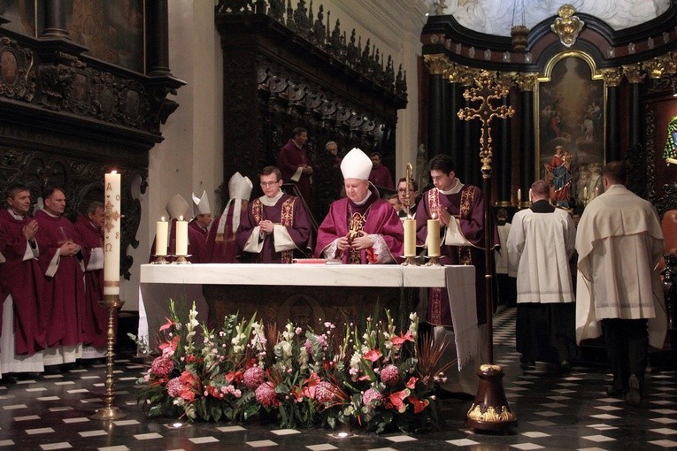Msza za zmarłych kapłanów i biskupów