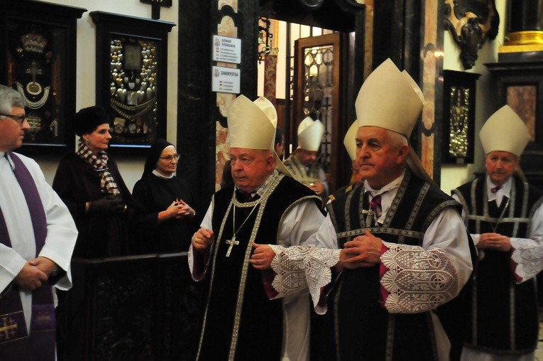 Ostatnia droga ks. infułata Janusza Bielańskiego