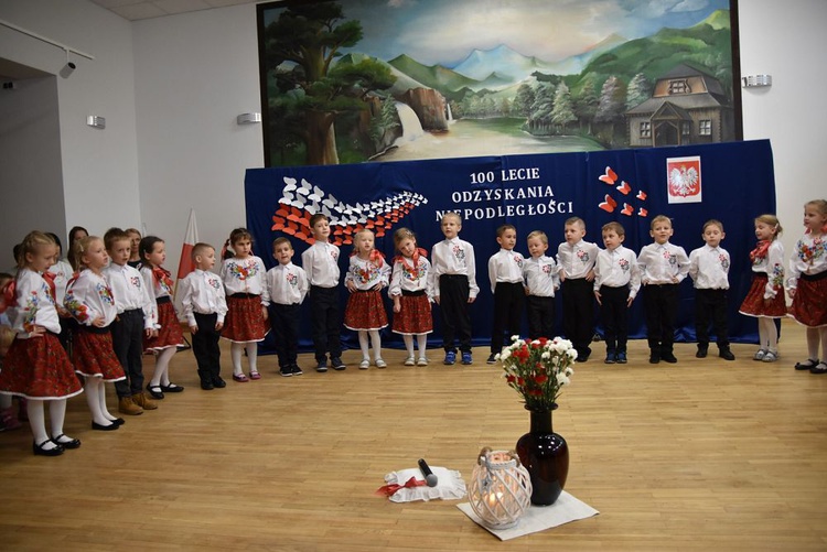 Szkoły o 11.11 zaśpiewały hymn Polski