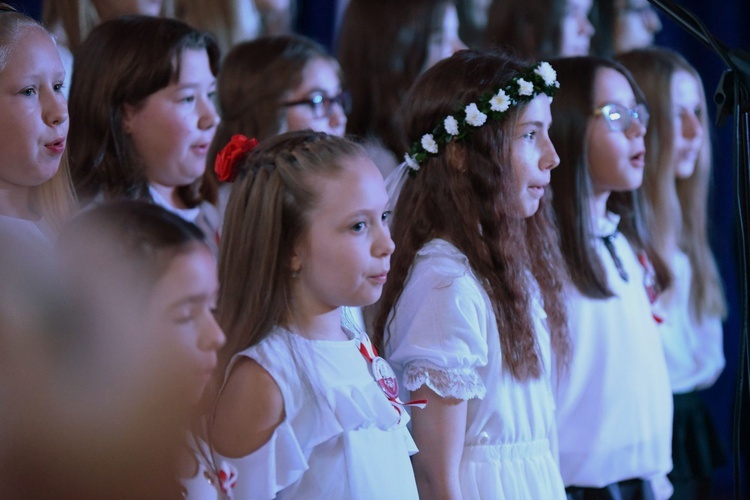 100 lat szkoły w Biadolinach Szlacheckich