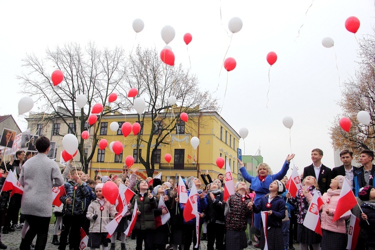 Marsz patriotyczny "Pijarskiej"