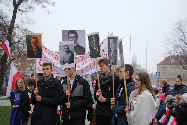 Marsz patriotyczny "Pijarskiej"