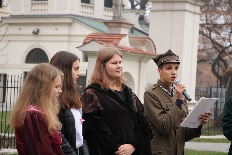 Marsz patriotyczny "Pijarskiej"