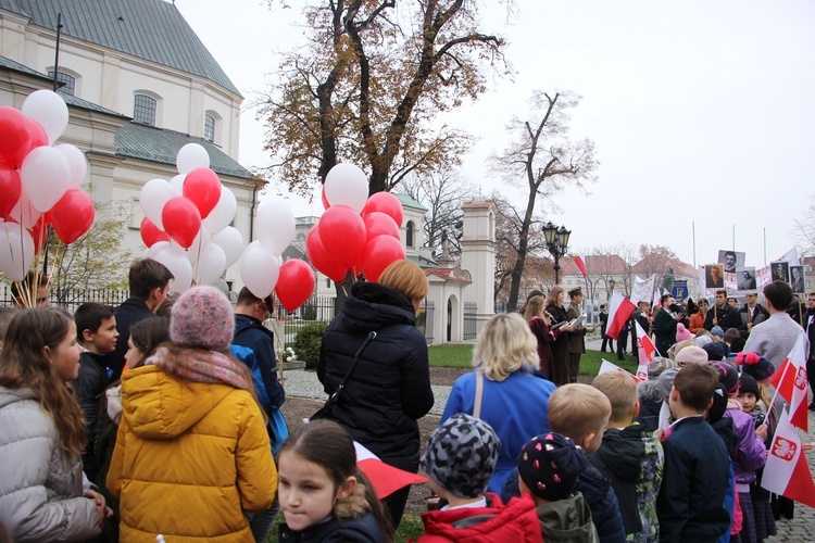 Marsz patriotyczny "Pijarskiej"