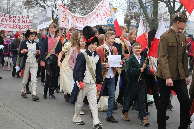 Marsz patriotyczny "Pijarskiej"