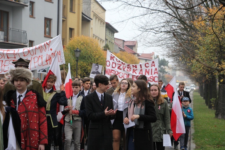 Marsz patriotyczny "Pijarskiej"