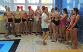 Uczniowie szkół ZCBM z Niepodległą na basenie